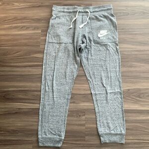 Retro Women’s Nike Heather Gray Joggers Size Medium